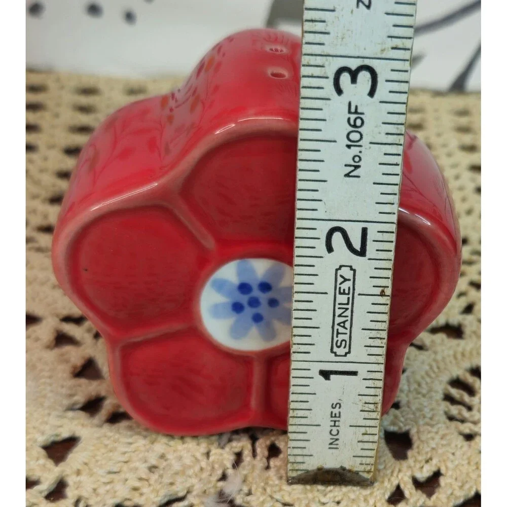 NWT Ceramic Flower Salt & Pepper Shaker Set The Spring Shop